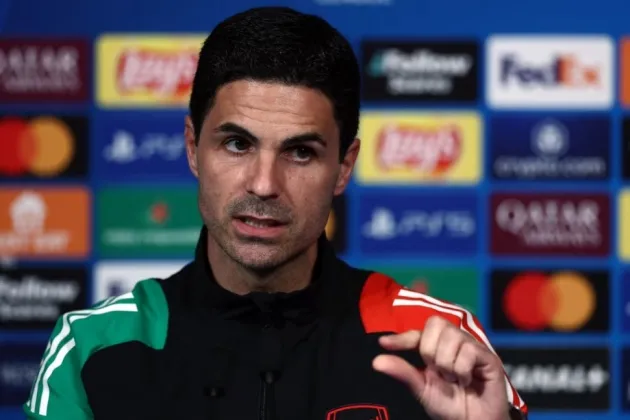 Mikel Arteta chỉ đạo luyện tập các bài đá phạt và tình huống cố định của Arsenal