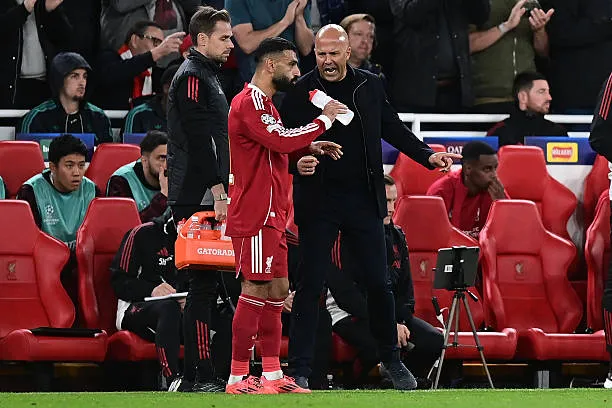 Mohamed Salah bị tước suất đá chính theo triết lý đội của Arne Slot tại Liverpool