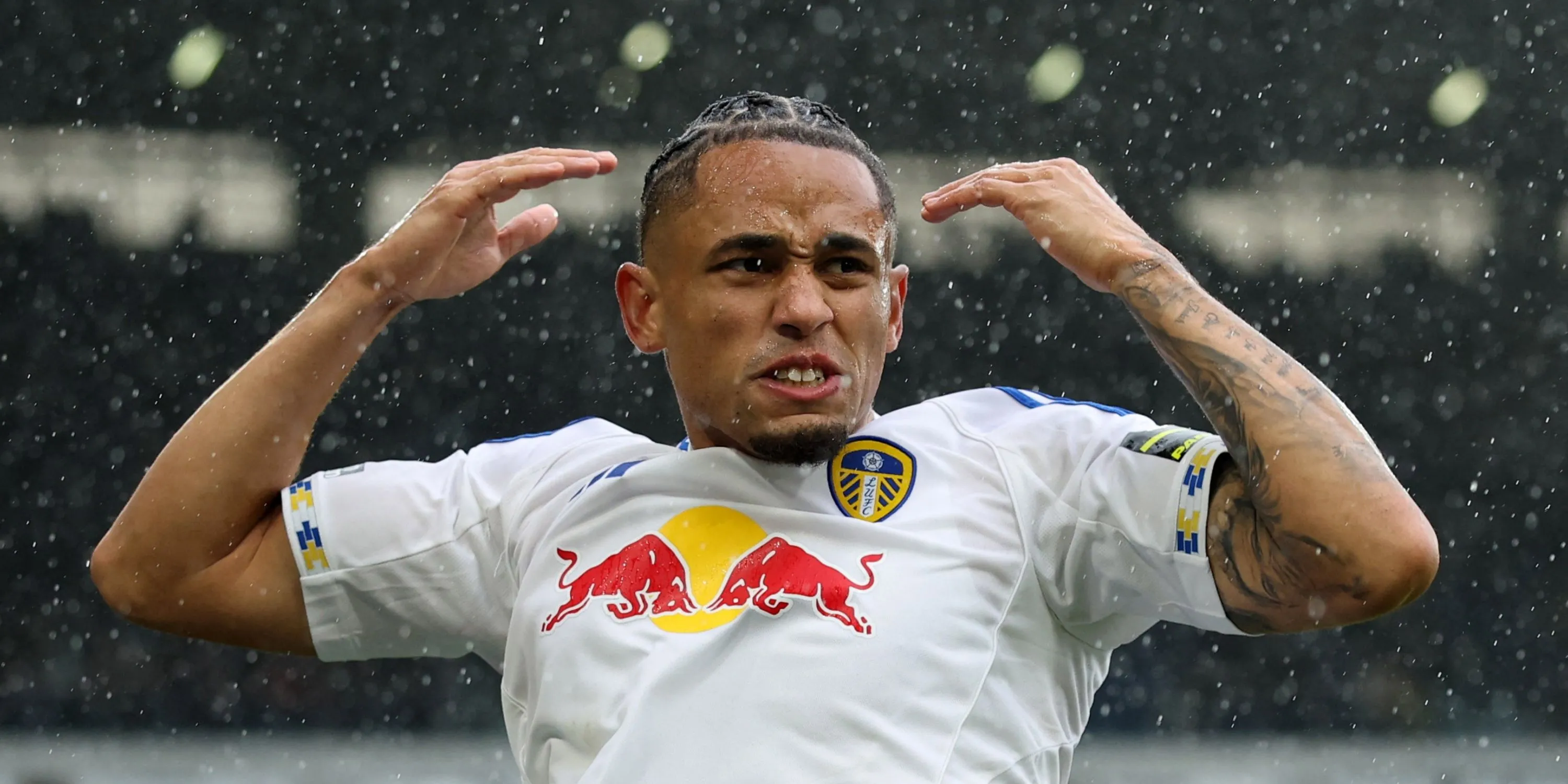 Noah Okafor tấn công tốc độ cho Leeds, hoàn thành 6 lần rê dắt thành công trước Wolves