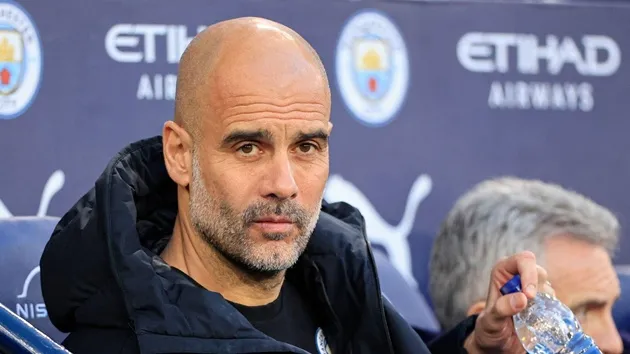 Pep Guardiola trao đổi chiến thuật dựa trên phân tích cơ hội và chỉ số xG trước trận đấu.