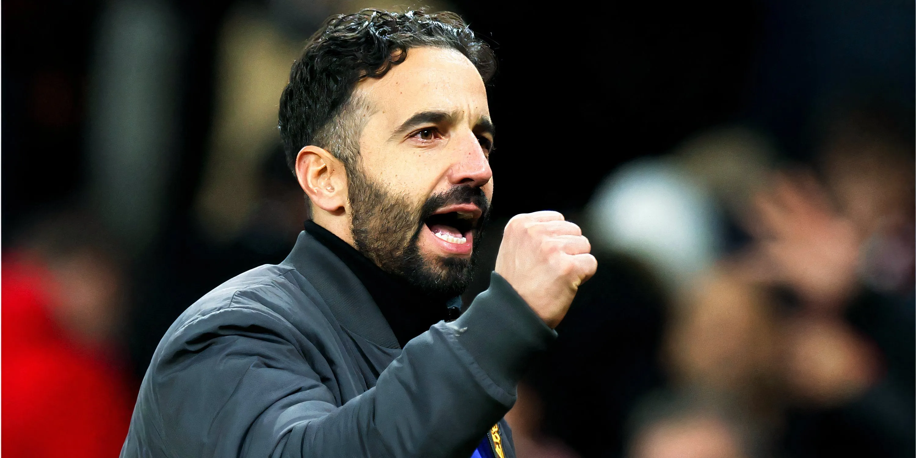 Ruben Amorim ăn mừng trên đường biên Man United sau chiến thắng