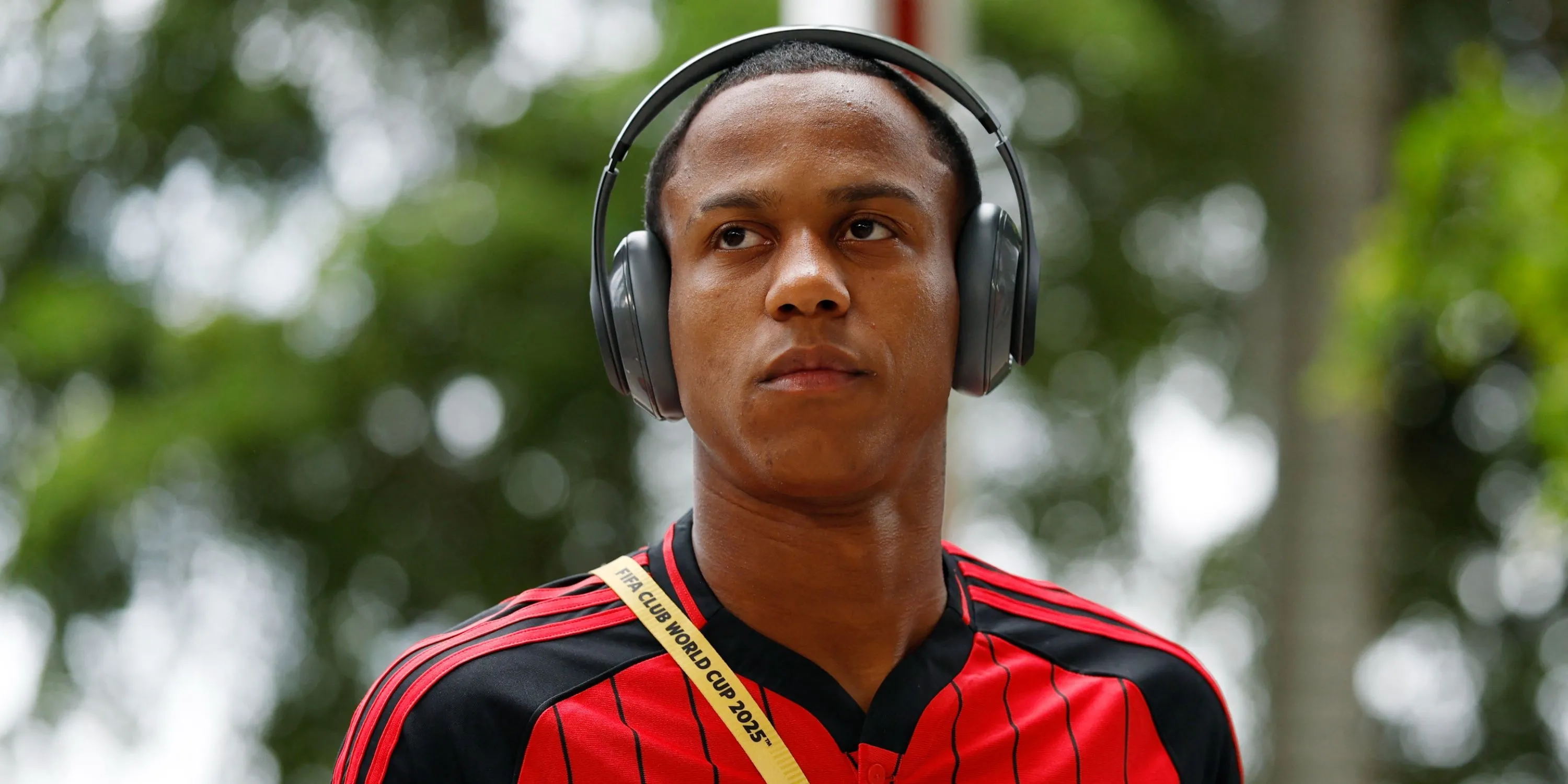 Tiền đạo trẻ Wallace Yan của Flamengo trong một pha bóng