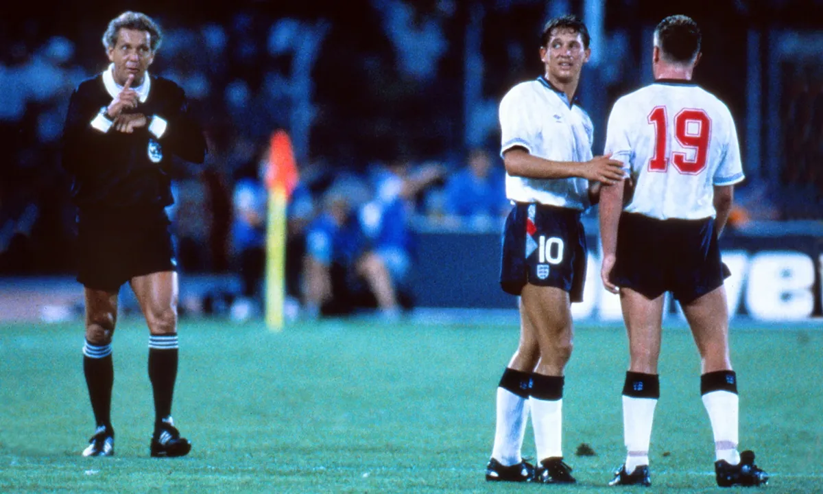 Trọng tài có thể tính thêm thời gian bù giờ khi có gián đoạn lớn trên sân