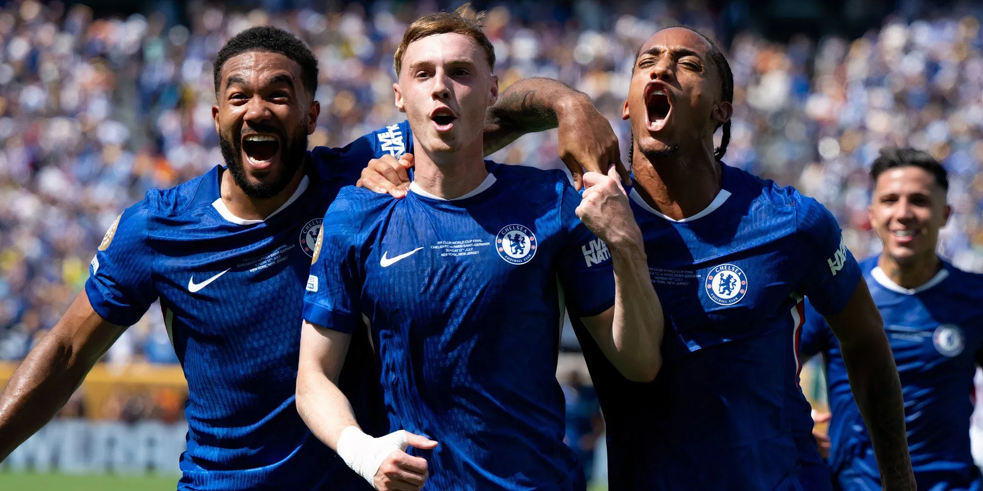 Áo sân nhà Chelsea mùa 2025/26 được công bố