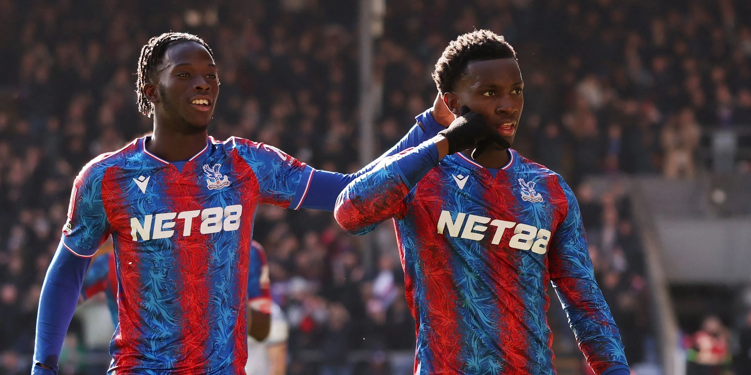 Eddie Nketiah ăn mừng bàn thắng với màu áo Crystal Palace