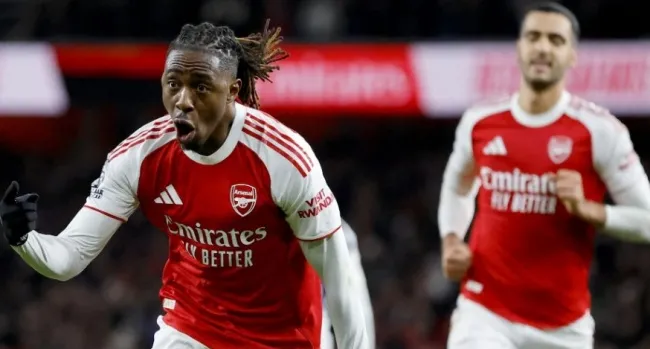 Eze chơi bùng nổ trong trận derby Bắc London