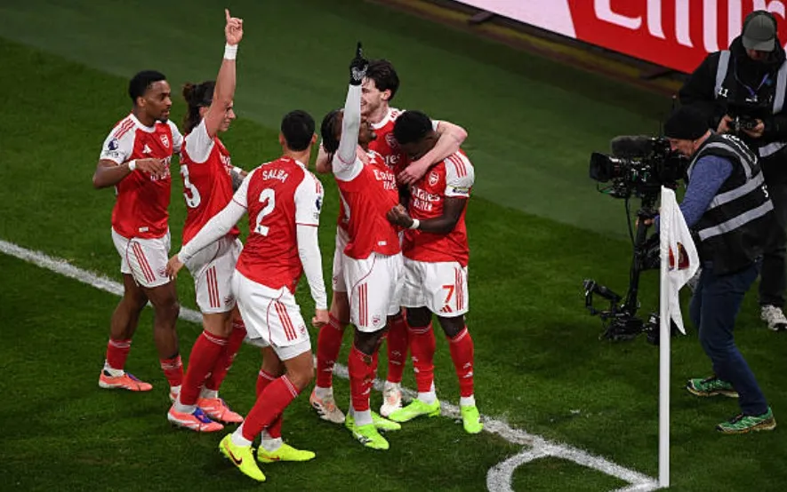 Eze có màn trình diễn đẳng cấp tại Emirates