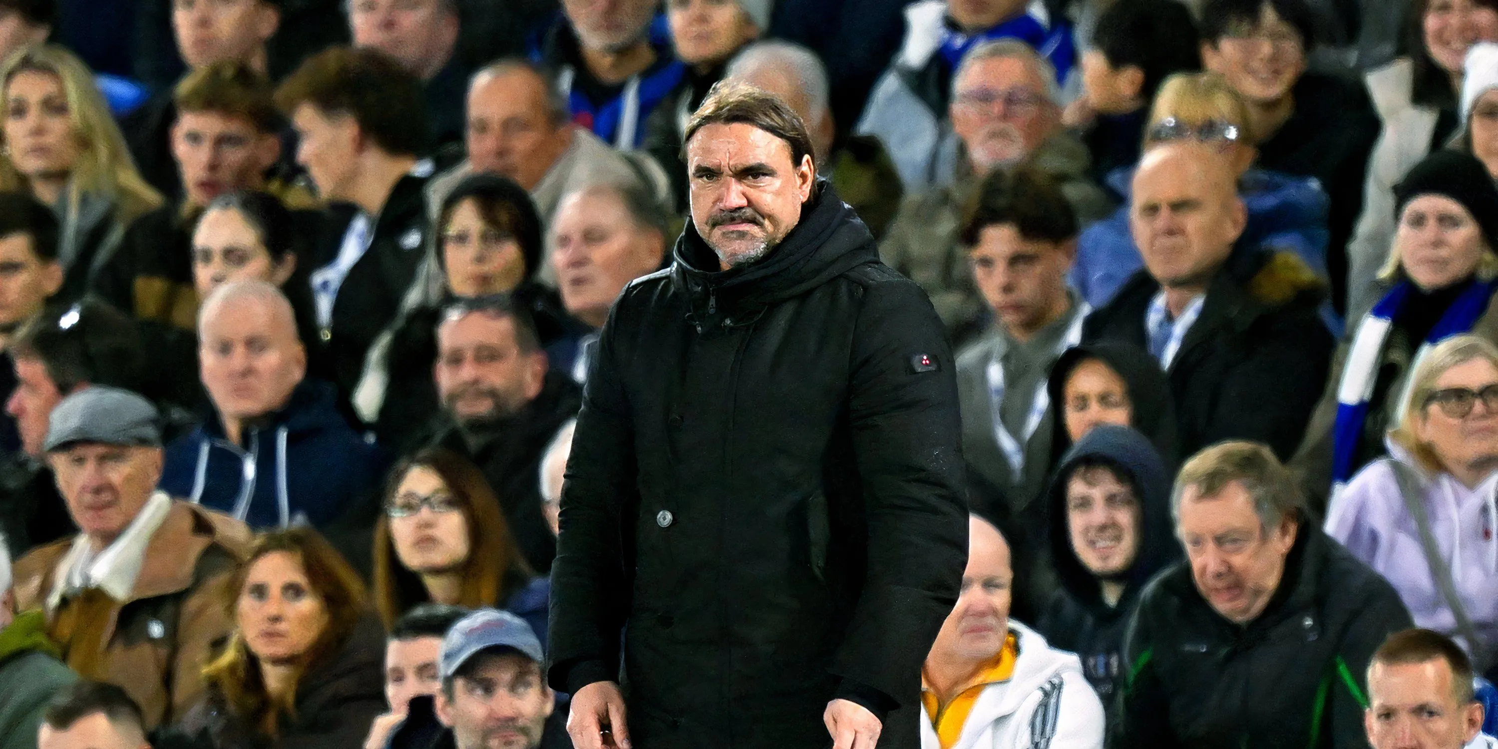 Huấn luyện viên Daniel Farke chỉ đạo đội Leeds United tại sân Elland Road