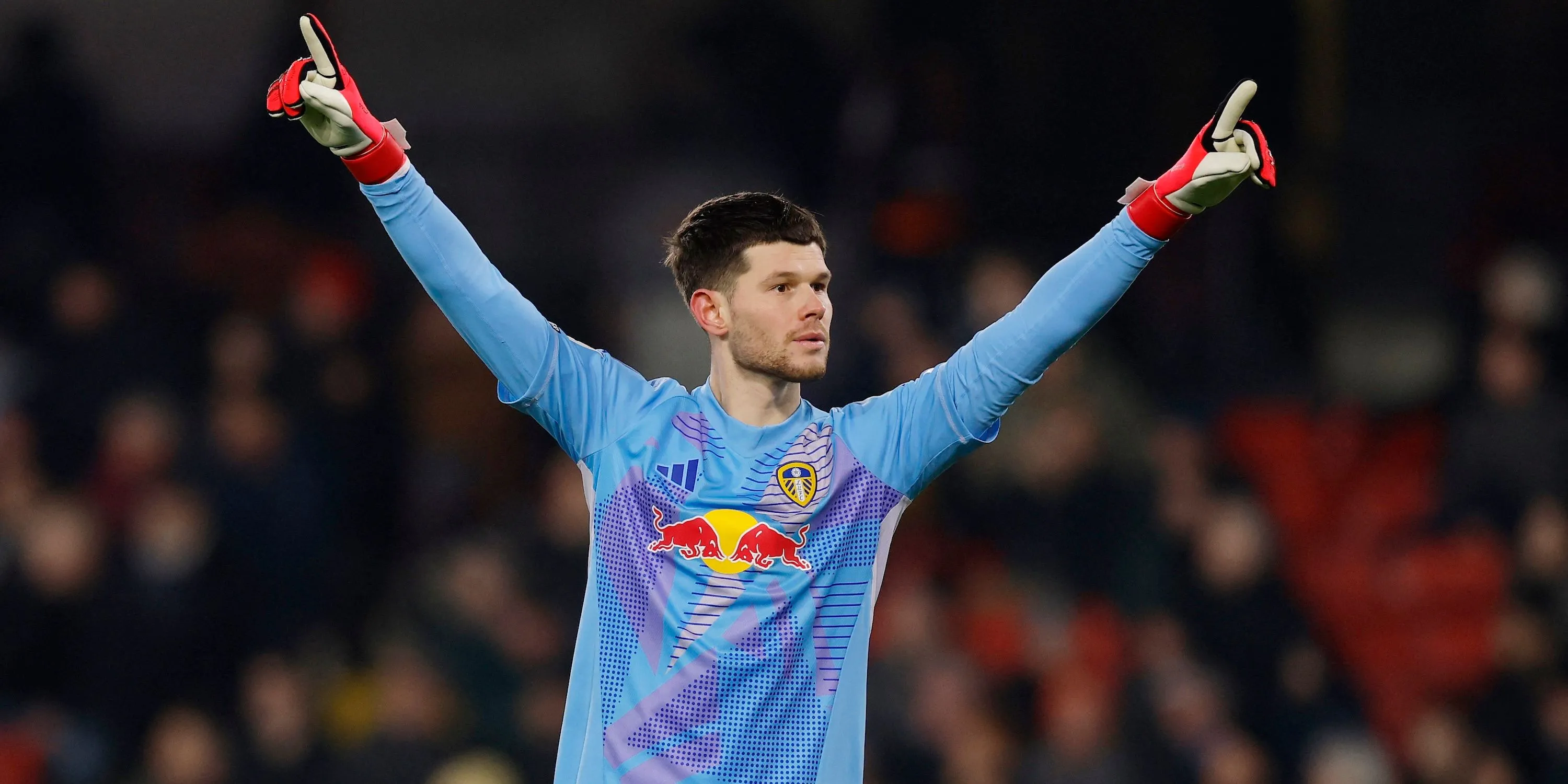 Thủ môn Meslier ăn mừng trong trang phục Leeds United