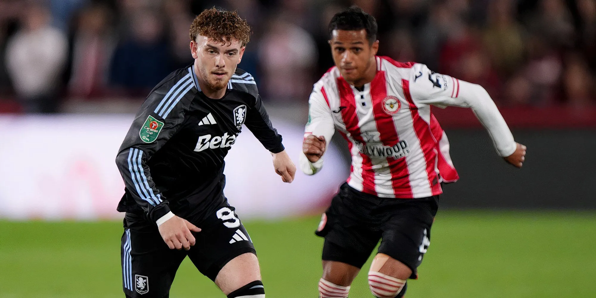 Tiền đạo Brentford thi đấu trước Manchester United tại nhà