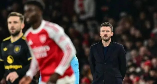 Carrick được Arsene Wenger khen ngợi.