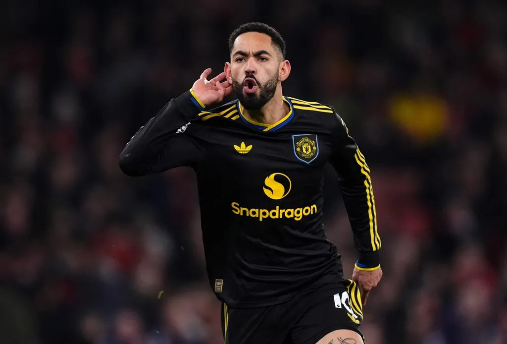 Cunha ghi bàn cho MU