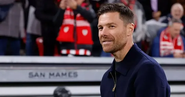 HLV Xabi Alonso sẽ quay trở lại đường pitch nếu Liverpool muốn